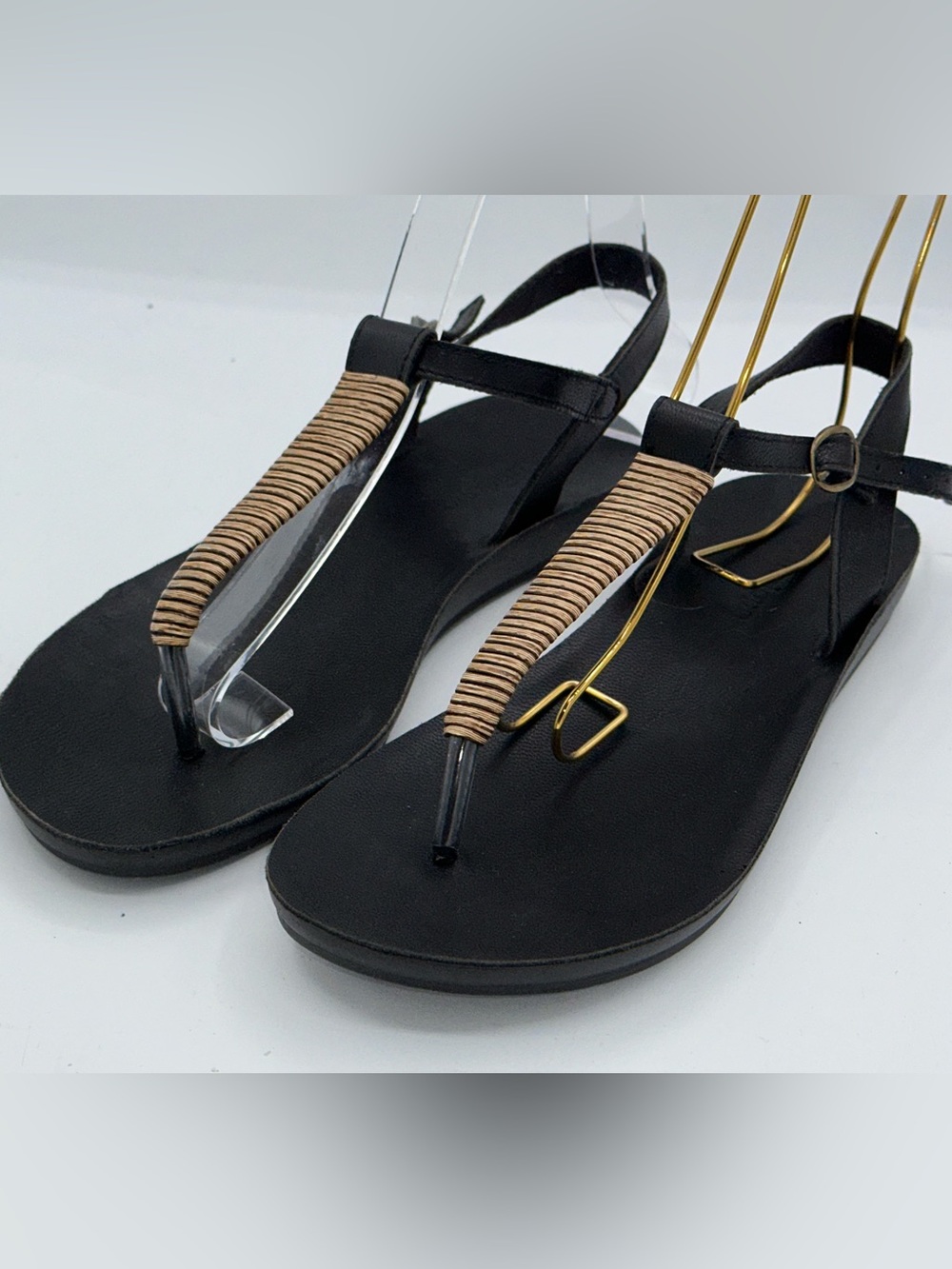 ANTELOPE Yana Women Sandals T Strap Leather Flat Black Resort Sz 39 / 9  AA38